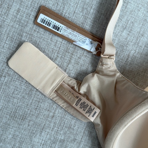 SKIMS Nude Weightless Scoop Bra Unlined Underwire Sand Nude size 32DDD - Picture 5 of 6